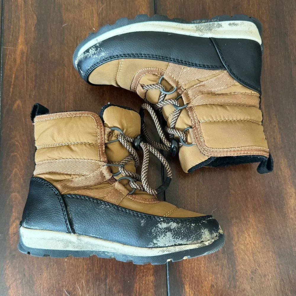 Kids Brown and Black Winter Snow Boots Size 10